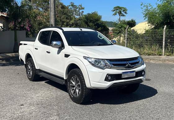 MITSUBISHI L200 TRITON 2.4 16V TURBO DIESEL SPORT HPE-S CD 4P 4X4 AUTOMÁTICO